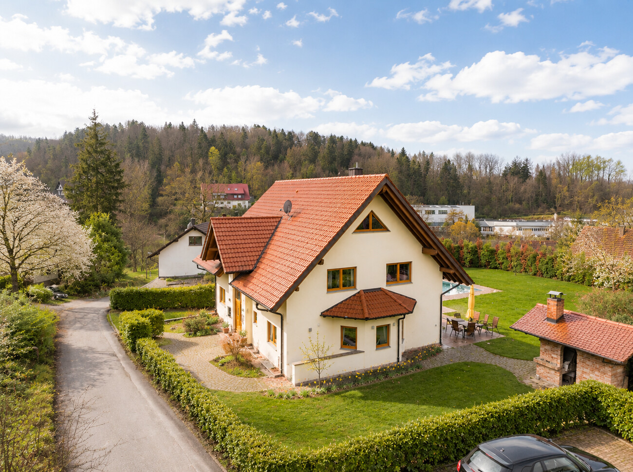 Haus zwischen Wald und Weinbergen